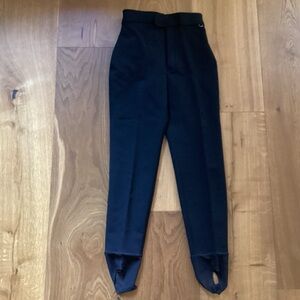 Vintage Schoeller Switzerland Roffe ski pants size XS/S
Black EUC